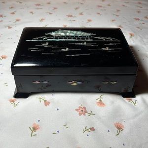 Stunning Antique Jewelry/Makeup/Etc. Box Picturing a Monochrome Gondola w Ducks!